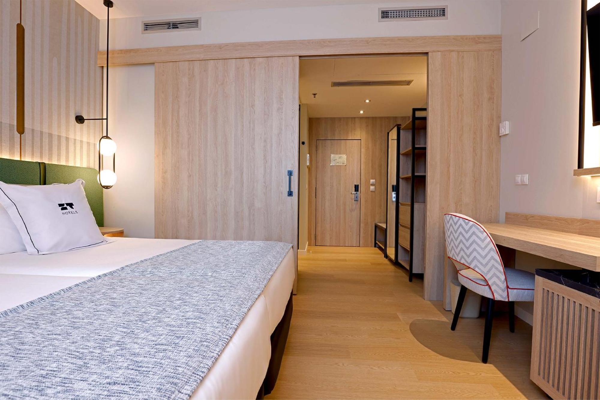 Double Room,1771734368:JPEG